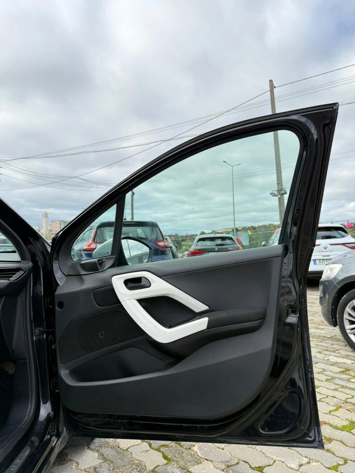 Peugeot 208 Outro 14