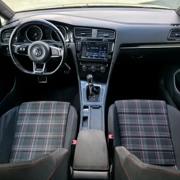 Volkswagen Golf 2.0 TSi GTi 13