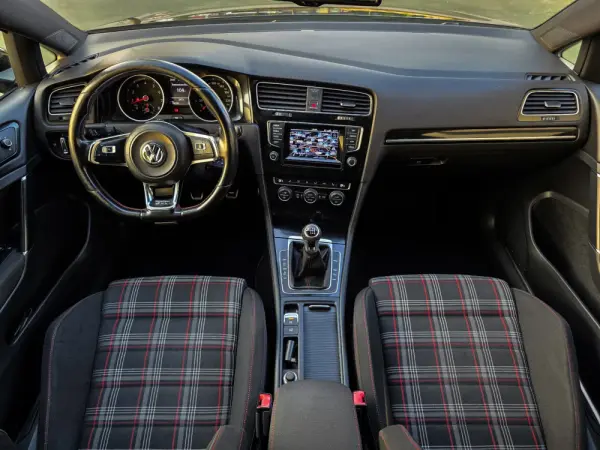 Volkswagen Golf 2.0 TSi GTI 8