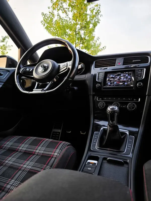 Volkswagen Golf 2.0 TSi GTI 9