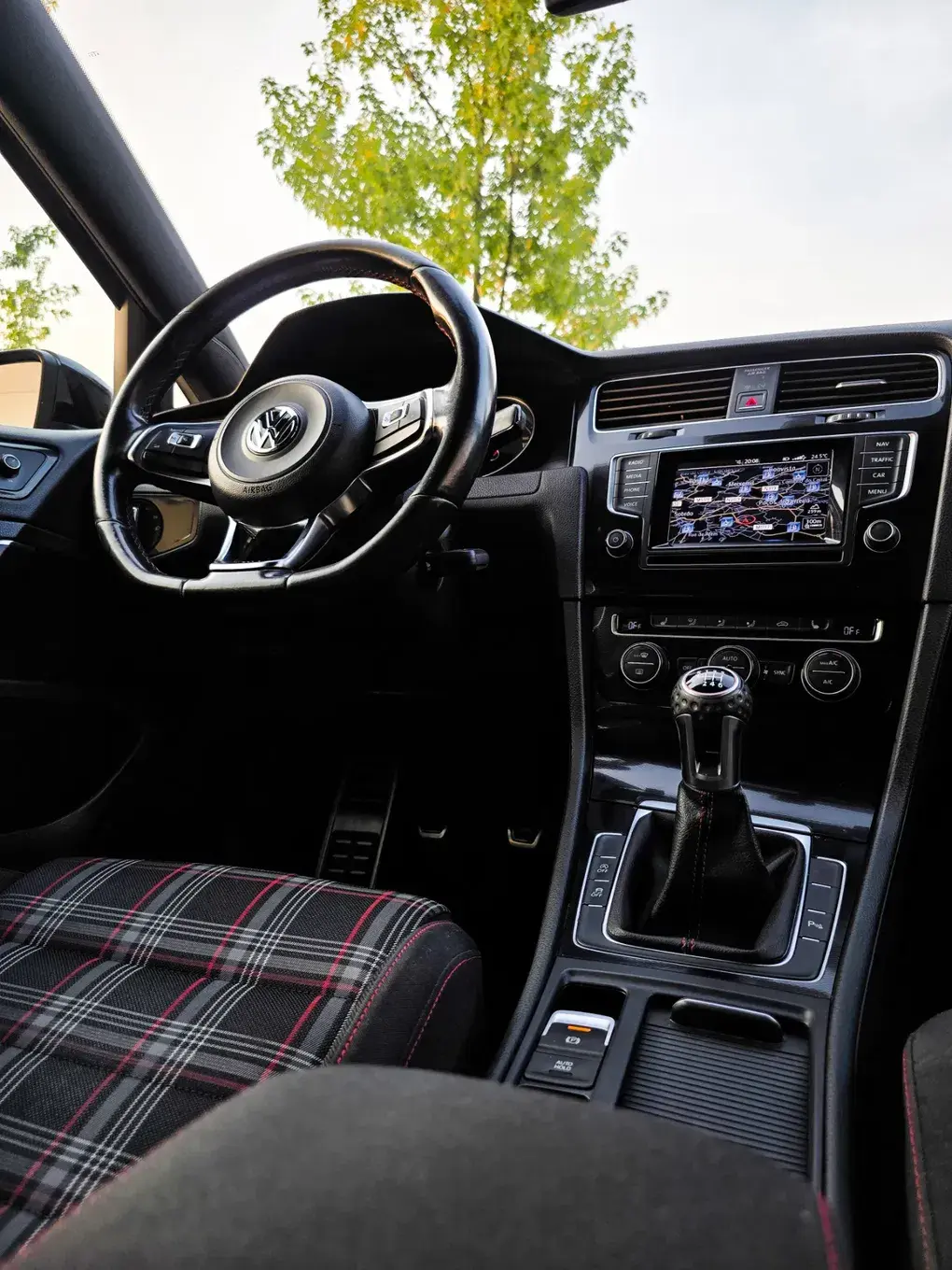Volkswagen Golf 2.0 TSi GTI 9