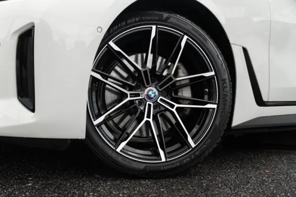 BMW i4 eDrive40 27