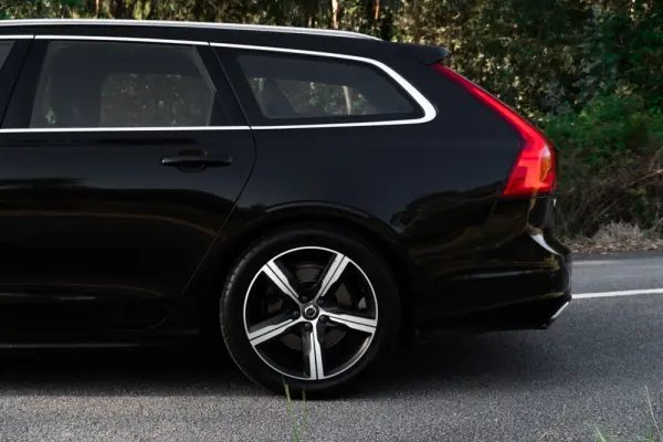 Volvo V90 2.0 D4 R-Design Geartronic 32