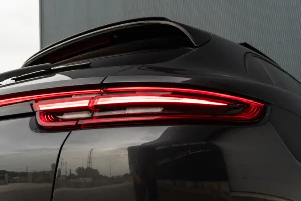 Porsche Panamera Sport Turismo 4 E-Hybrid Platinum Edition PDLS 42