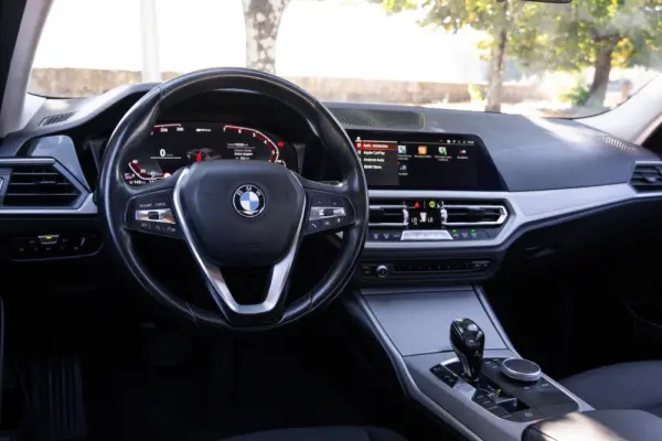 BMW 330 e 7