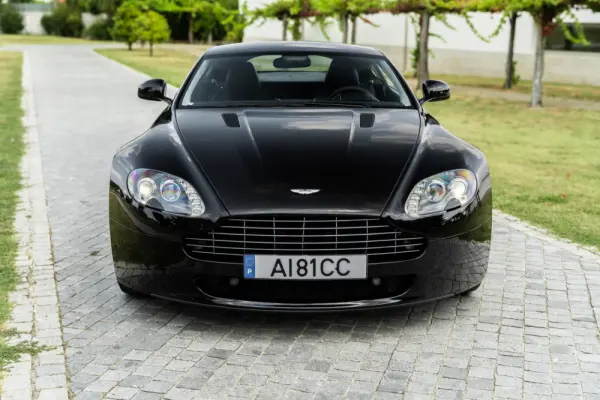 Aston Martin Vantage Coupe Sportshift 2