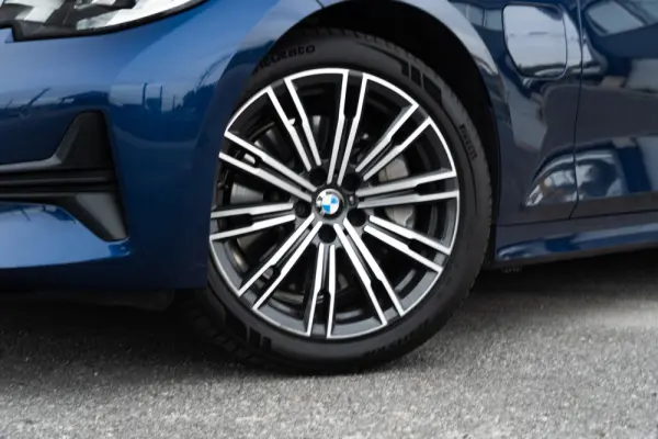 BMW 330 e Line Luxury Auto 26