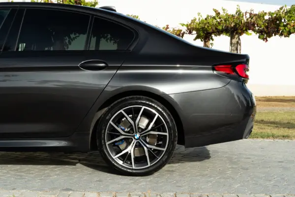 BMW 520 e Pack M 42