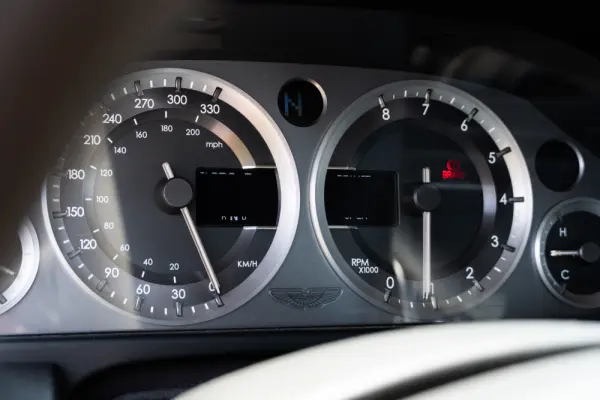 Aston Martin Vantage Coupe Sportshift 9