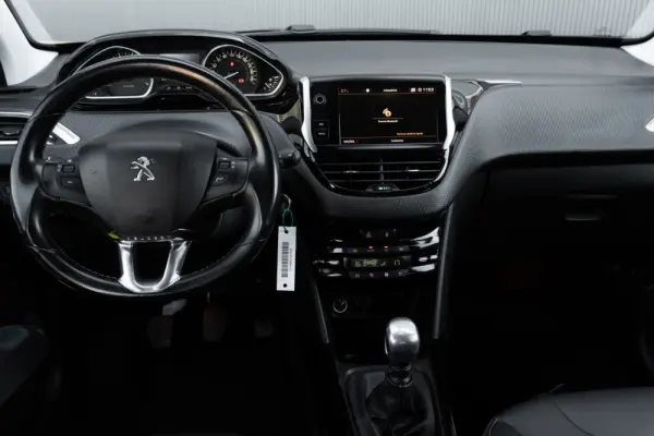 Peugeot 2008 1.2 PureTech Allure 10