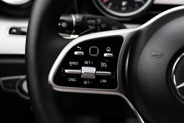 Mercedes-Benz E 220 D Avantgarde 44