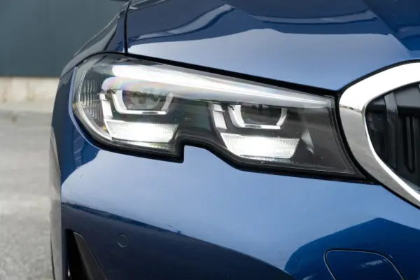 BMW 330 e Line Luxury Auto 29
