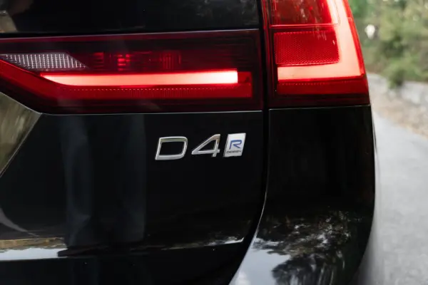 Volvo V90 2.0 D4 R-Design Geartronic 38