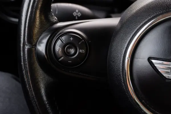 MINI 5 Portas One D 32
