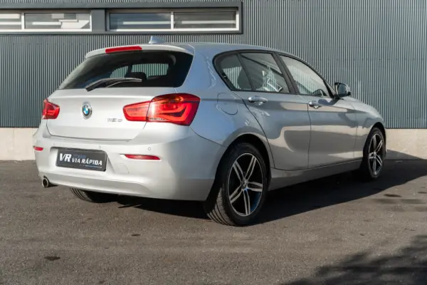 BMW 116 d Line Sport 4