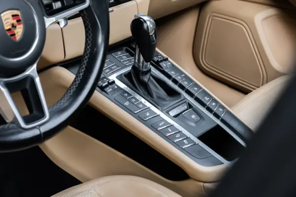Porsche Macan PDK 12