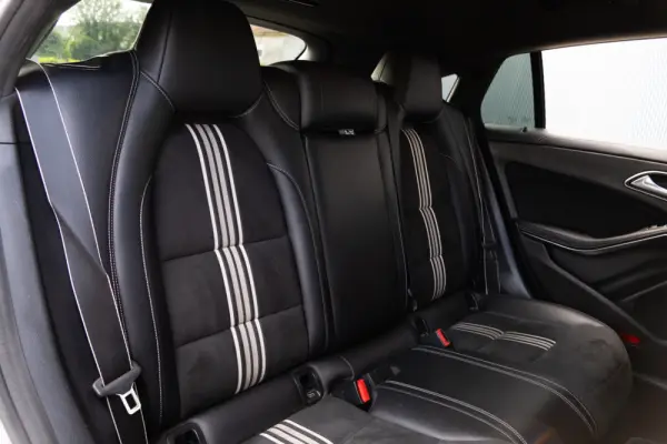 Mercedes-Benz CLA 180 d Shooting Brake AMG Line 9