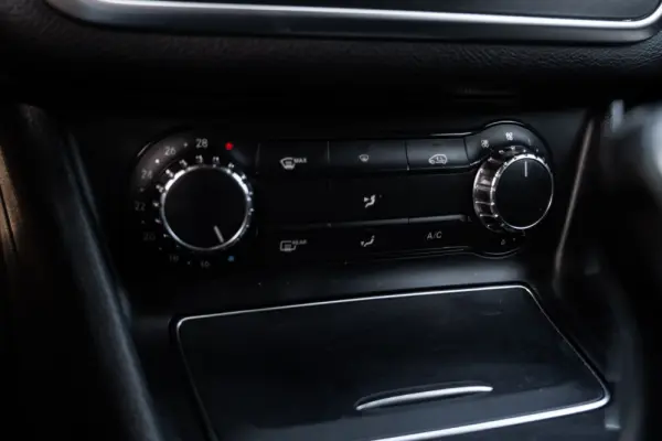 Mercedes-Benz CLA 180 d Shooting Brake AMG Line 20