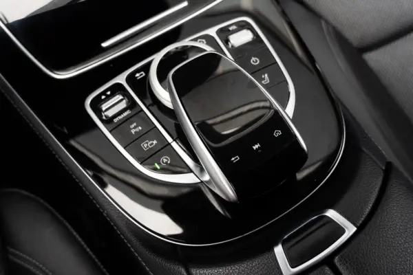 Mercedes-Benz E 220 D Avantgarde 27