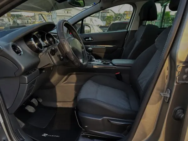 Peugeot 3008 1.6 HDi Sport 7