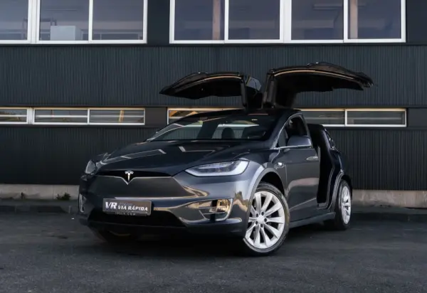 Tesla Model X 1