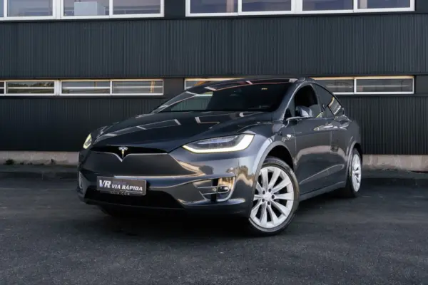 Tesla Model X 2