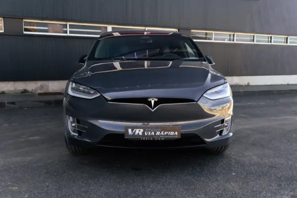 Tesla Model X 3