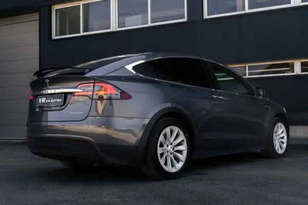 Tesla Model X 5