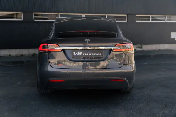 Tesla Model X 6