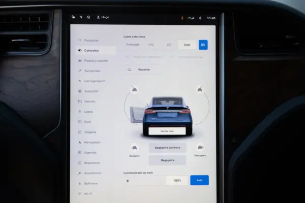 Tesla Model X 13