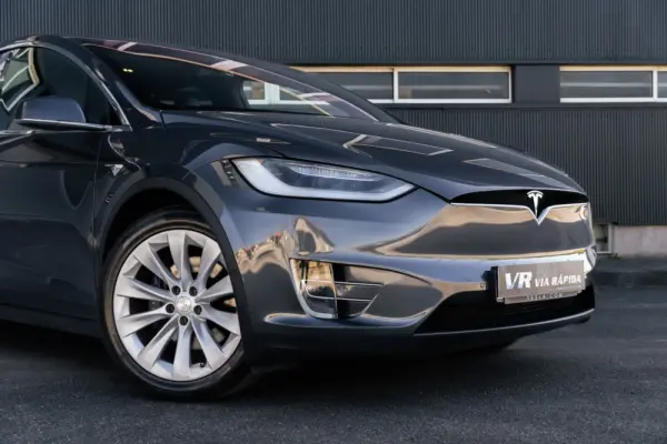 Tesla Model X 24