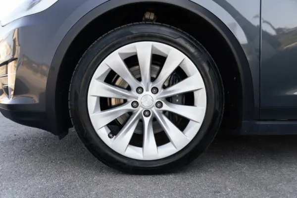 Tesla Model X 33