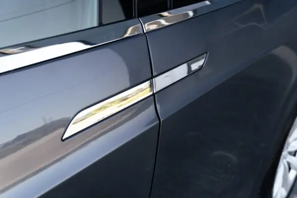 Tesla Model X 37
