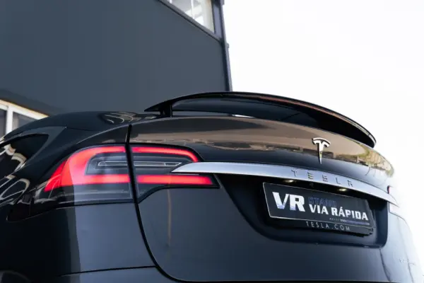 Tesla Model X 38