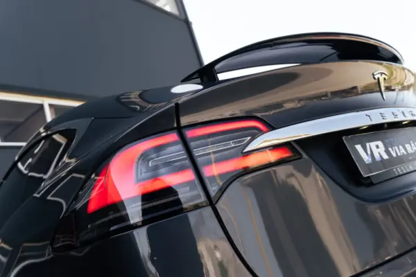 Tesla Model X 39