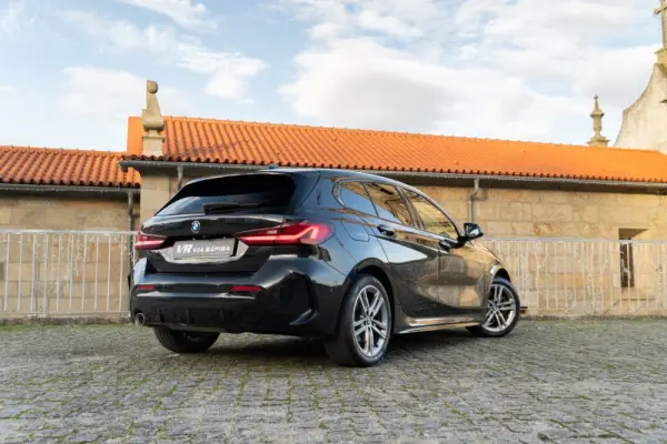 BMW 116 d Pack Desportivo M Auto 4