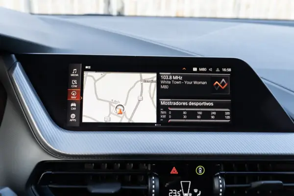BMW 116 d Pack Desportivo M Auto 29