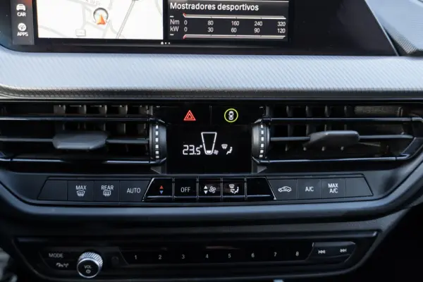 BMW 116 d Pack Desportivo M Auto 31