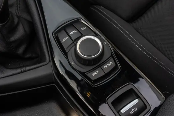 BMW 218 d Cabrio Line Sport 10