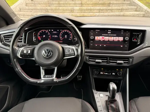 Volkswagen Polo 2.0 TSI DSG GTI 8