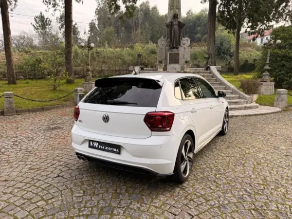 Volkswagen Polo 2.0 TSI DSG GTI 21