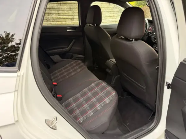 Volkswagen Polo 2.0 TSI DSG GTI 28