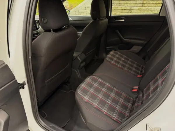 Volkswagen Polo 2.0 TSI DSG GTI 32