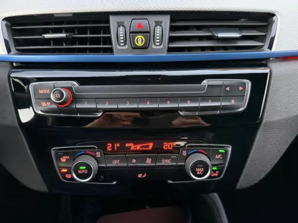 BMW X1 16 d sDrive Pack M 27
