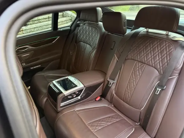 BMW 730 d Pack M Auto 10
