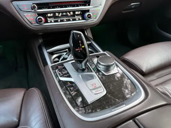 BMW 730 d Pack M Auto 35