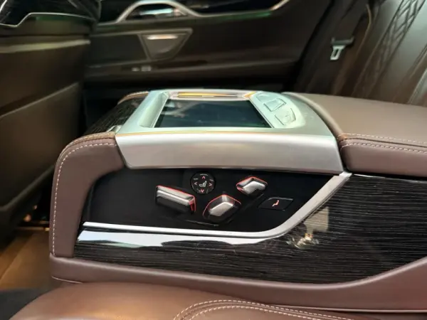 BMW 730 d Pack M Auto 41