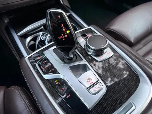 BMW 730 d Pack M Auto 44