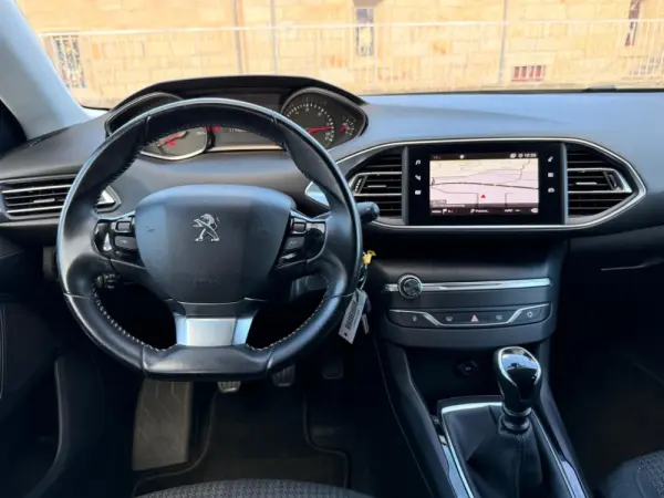 Peugeot 308 SW 1.5 BlueHDi Style 26