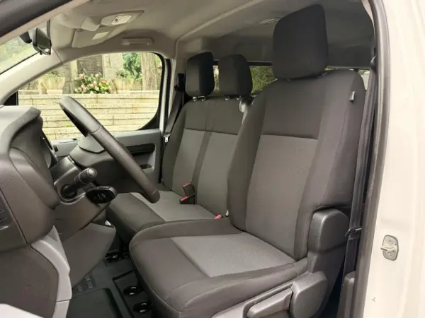 Peugeot Traveller 9 lugares 10